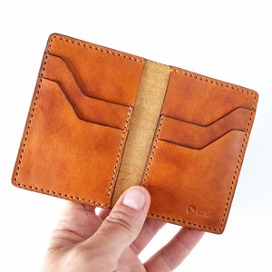 Cartera de piel marrón, cartera delgada de piel, cartera minimalista, cartera de piel para hombre, tarjetero de piel, cartera vertical, cartera marrón claro.