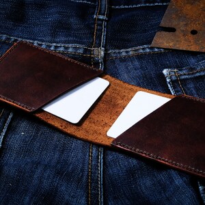 Portafoglio in pelle da uomo inciso, portacarte in pelle personalizzata, accessori in pelle personalizzati, piccola custodia in pelle billfold, walet sottile per lui.