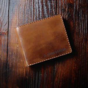 Portefeuille classique horizontal en cuir brun foncé bifold fait à partir d’un cuir naturel de grain complet de haute qualité, portefeuille en cuir, portefeuille pour hommes.