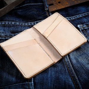 Bifold cuero 6 bolsillos cartera, cartera de cuero para hombre, billetera vertical, soporte de tarjeta de cuero, billetera vertical, billetera de color de cuero natural.