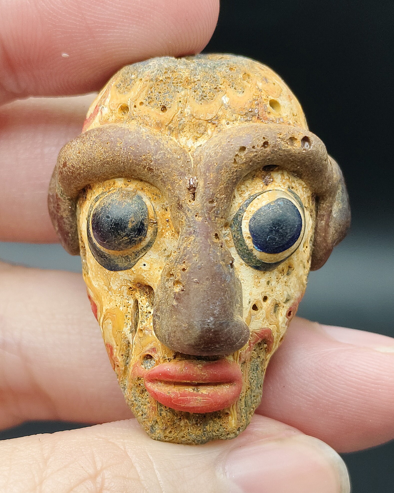 古代フェニキア様式のオレンジ色の鬼の顔のササン朝美術モザイクガラス