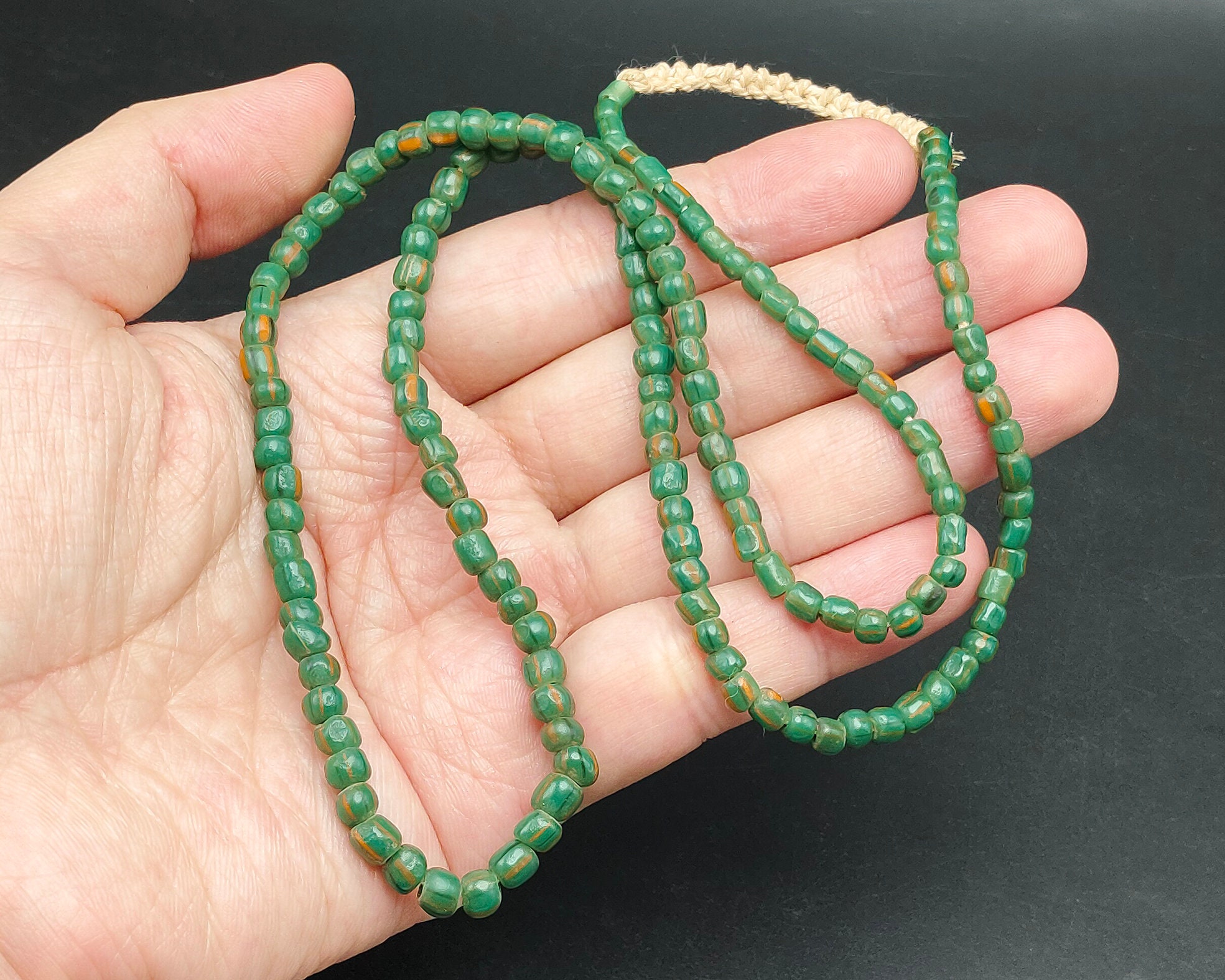 素晴らしいエスニックインド太平洋グリーンガラス風貿易ビーズマルチ