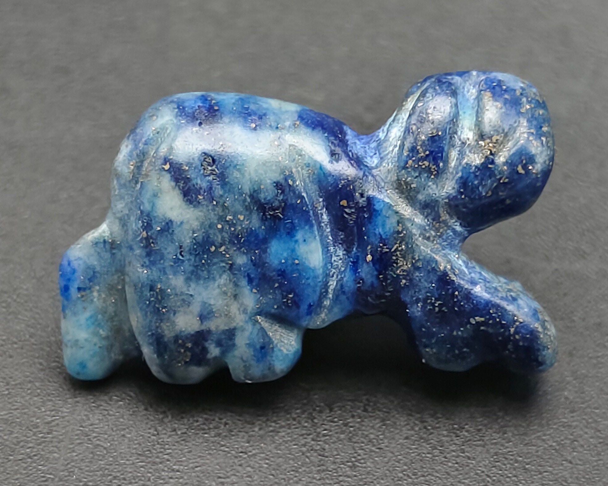 エジプト ラピスラズリ ファラオ 像 非常に希少なエジプトのファラオの墓のラピスラズリ石彫刻の虎ビーズ