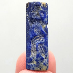 Antico intaglio in lapislazzuli naturale con sigillo del re con servi #CP800c