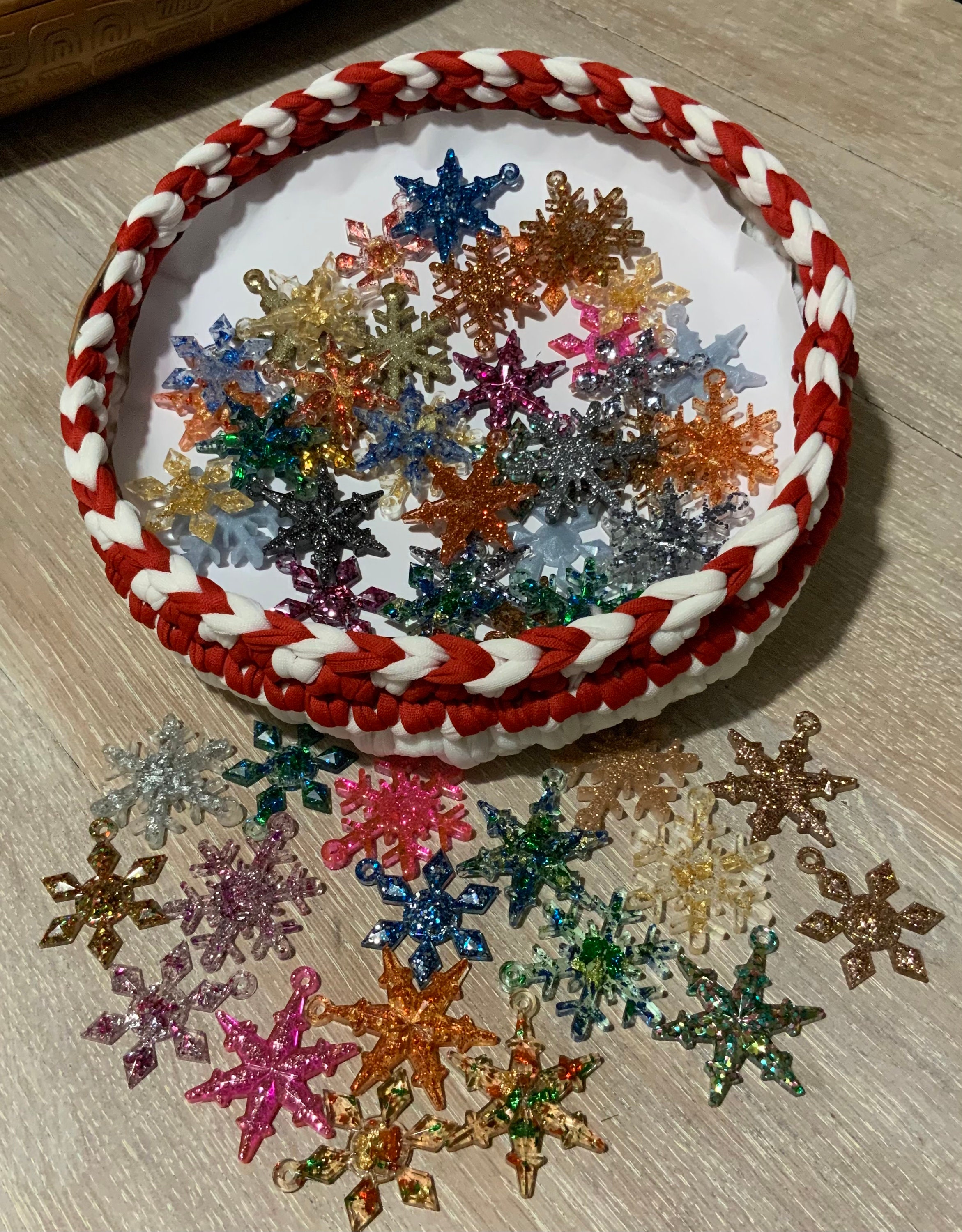 Lot de 12 Petites Suspensions en Résine