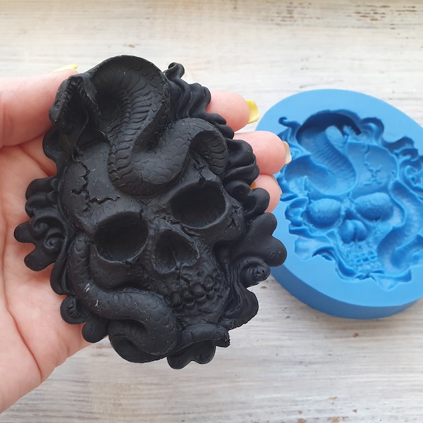 Moule en silicone Tête de mort, style 2, avec un serpent, ~ 7,5*9 cm, H:1,6 cm, Outil de modélisation pour accessoires, Forme pour Fimo, Sculpey, Pardo, Argile Cernit