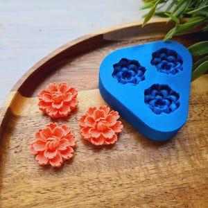 Silicone mold of Flower, style 13, 3 elements, ~ Ø 2.4 cm, H:0.9 cm, Modeling tool for accessories, jewelry, Shape for polymer clay