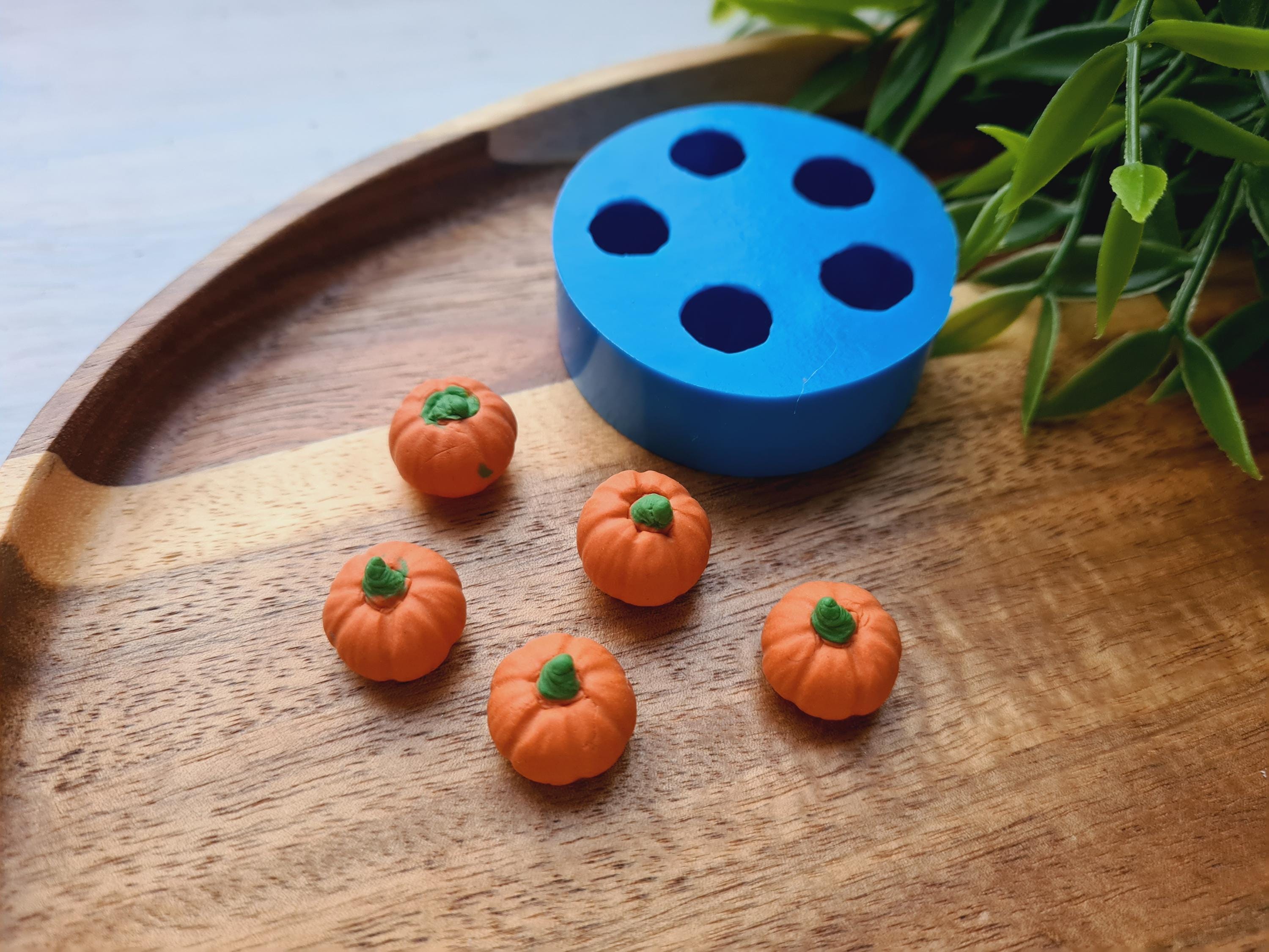 Moule en silicone citrouille, style 4, mini, 5 éléments, ~ Ø 1,4 cm, H:1,3 cm,Outil de modelage pour accessoires,bijoux,décor,Forme pour pâte polymère
