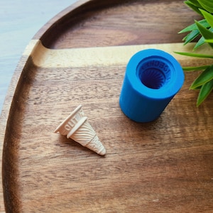 Silikonform Eiswaffel, Stil 2, ~ Ø 1,8 cm, H:2,5 cm, NUR in der FORM BACKEN, Modellierwerkzeug für Accessoires, Form für Polymerclay