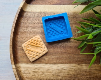 Silicone mold of Full size biscuit, style 9, ~ 3.2 cm, H:0.7 cm, Polymer Clay, Resin, Soap, Candle, Decor DIY