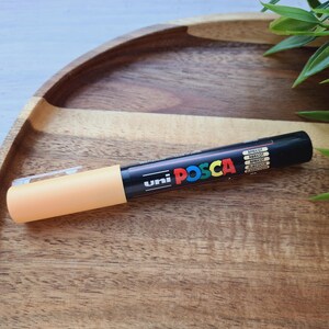 UNI Posca PC-1 M, albaricoque (P4), Marcador a base de agua, Marcador de color para diversas superficies