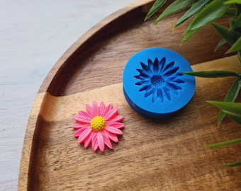 Silicone mold of Daisy, style 2, ~ Ø 2.4 cm, H:0.6 cm, Modeling tool for accessories, jewelry and home decor, Shape for polymer clay