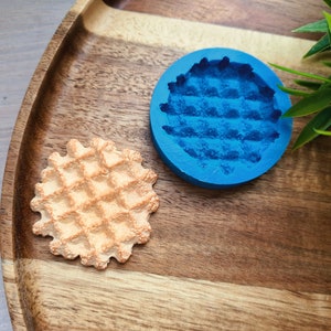 Silicone molds of Waffle, style 10, round, ~ Ø 4.2-4.3 cm, H:0.6 cm, Modeling tool for accessories, jewelry, home decor, resin, soap, candy