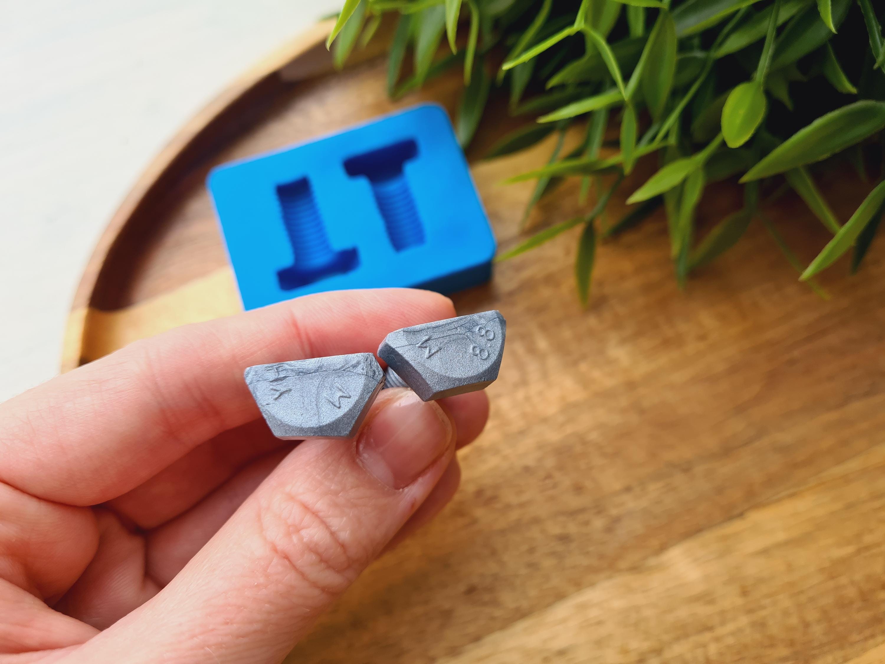 Silicone mold of Screw, style 1, 2 elements, ~ 1.8*2.6 cm, H:0.9