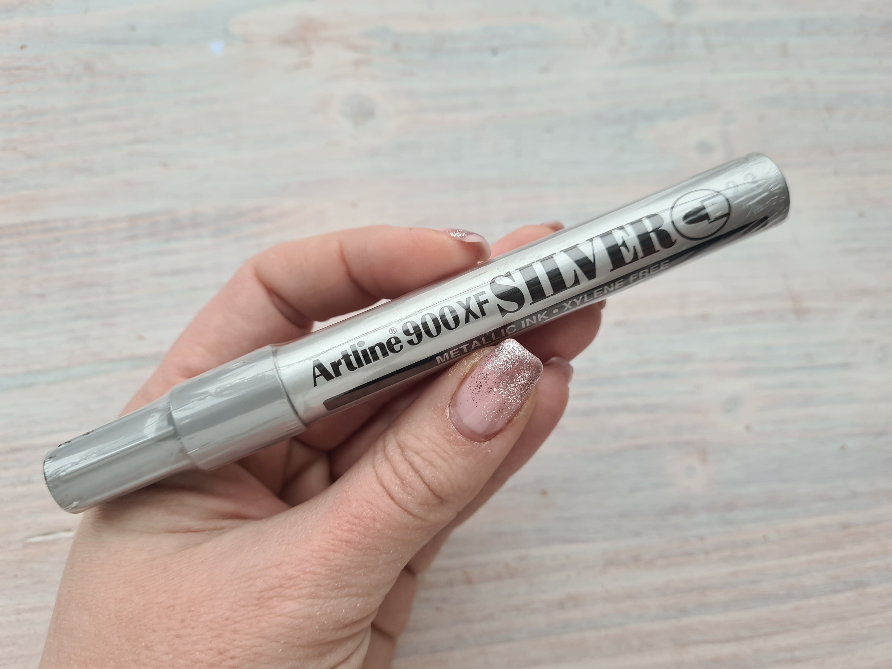 Artline 900XF Metallic Ink Marker, SILVER, 2.3MM, Ideal for Decorating and  Writing on Card, Plastic, Glass, Metal or Pottery. 