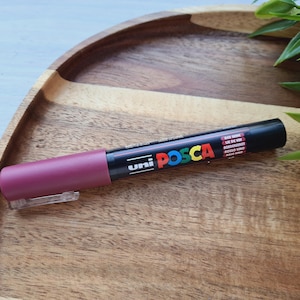 UNI Posca PC-1 M, vino rosso (60), Pennarello a base d'acqua, Pennarello colorato per varie superfici