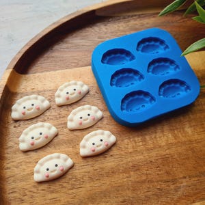 Silicone mold of Dumpling, 1:6 scale, style 2, with smile, 6 elements, ~ 1.3*2.3 cm, H;0.6 cm, Resin, Fondant, Miniature Food, DIY Crafts