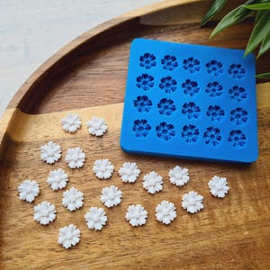 Silicone mold of Flower, style 9, 20 elements, small, ~ Ø 0.8 cm, H:0.2 cm, Modeling tool for accessories, jewelry, Shape for polymer clay
