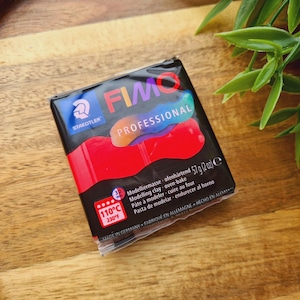 FIMO Professional, äkta röd, nr 200, 57 g (2 oz), Ugnsbakad modelleringslera, Konstnärer, Fast textur, Skulpturering, Smycken, STAEDTLER Clay