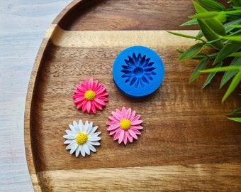 Silicone mold of Daisy, style 2, ~ Ø 2.4 cm, H:0.6 cm, Modeling tool for accessories, jewelry and home decor, Shape for polymer clay