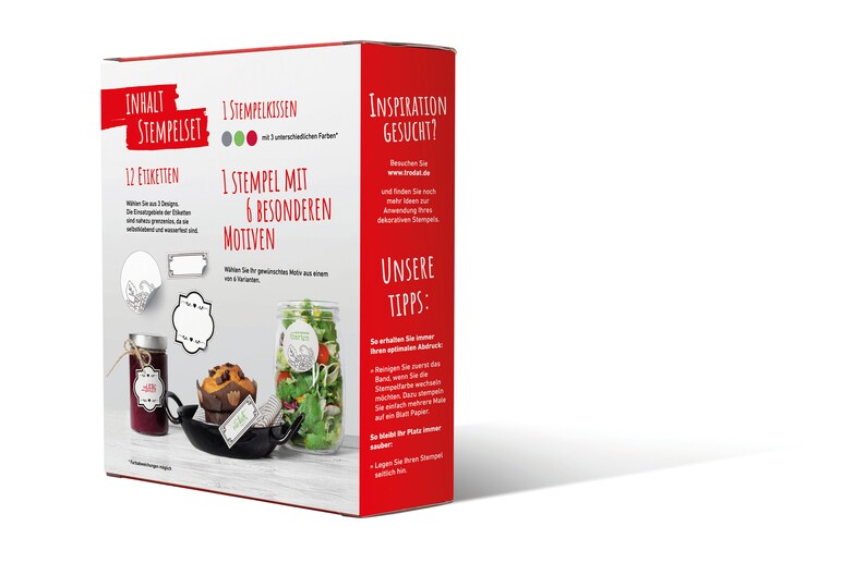K&ouml;nnte beinhalten: Eine rot-wei&szlig;e Box mit den Worten "Inhalt Stempelset" und "Inspiration Gesucht?" darauf. Die Box enth&auml;lt ein Set mit 12 Etiketten, 1 Stempelkissen und 1 Stempel mit 6 verschiedenen Designs. Die Box enth&auml;lt auch Anweisungen zur Verwendung der Stempel.