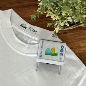 Timbro per tessuti per bambini con motivo uovo di Pasqua e personalizzazione (47 x 18 mm)