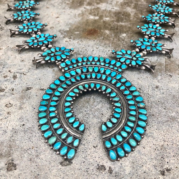 Victor Moses Begay, enorme Sterling Silver & Turquoise Cluster kruissteek Squash Blossom ketting. Ondertekende VMB. Native American Indian Jewelry