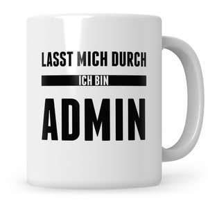 Könnte beinhalten: Weiße Keramiktasse mit schwarzem Text, der "Lasst mich durch ich bin ADMIN" lautet.