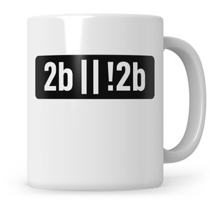 Könnte beinhalten: Weiße Keramiktasse mit einem schwarzen rechteckigen Design, auf dem "2b || !2b" steht.