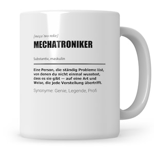 Könnte beinhalten: Eine weiße Keramiktasse mit einem schwarz-weißen Design. Die Tasse zeigt das Wort "MECHATRONIKER" in fetten, schwarzen Buchstaben. Der Text darunter definiert das Wort als Substantiv, maskulin, und beschreibt eine Person, die Probleme auf einzigartige und beeindruckende Weise löst. Der Text listet auch Synonyme für das Wort auf, darunter "Genie", "Legende" und "Profi".