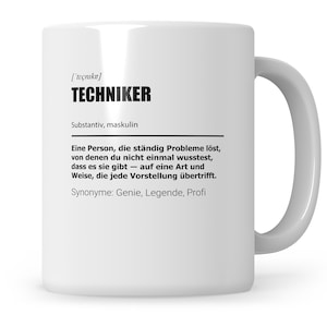 Könnte beinhalten: Weiße Keramiktasse mit einem schwarz-weißen Design. Die Tasse zeigt das Wort "TECHNIKER" in Fettdruck, gefolgt von der Definition: "Eine Person, die ständig Probleme löst, von denen du nicht einmal wusstest, dass es sie gibt - auf eine Art und Weise, die jede Vorstellung übertrifft."