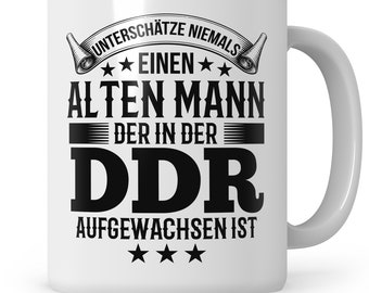 DDR Opa Tasse, Opa Geschenk, Unterschätze niemals einen alten Mann der in der DDR aufgewachsen ist, Ossi Kaffeetasse, Humor Witz Lustig