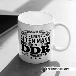 DDR Opa Tasse, Opa Geschenk, Unterschätze niemals einen alten Mann der in der DDR aufgewachsen ist, Ossi Kaffeetasse, Humor Witz Lustig Bild 3