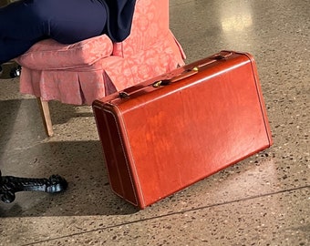 True Vintage 1950s Maple Brown Samsonite Suit Case//1950s Hard Side Bag //MidCentury Travel//Vintage Mid Size Suitcase//21 X 13 x 9//No Key