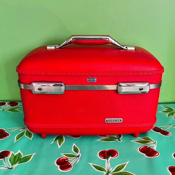 True Vintage Tomato Red American Tourister Train Case//Classic 60's Vanity Case in Rich Red//Mid Century Makeup Case//Has Trademark Logo Key