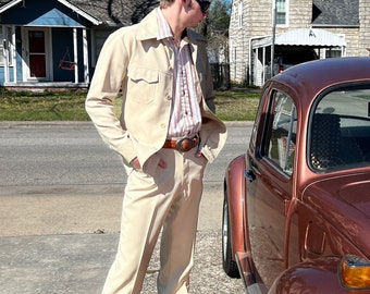 True Vintage 1970's Cream Mens Western Suit//2pc Polyester Twill Leisure Suit with Western Details//High Rise Flares//Slim Fit//36R 29X32