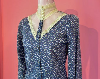 Vintage Calico Print Prairie Blouse, Lace Yoke, Cottagecore Style (S-M)