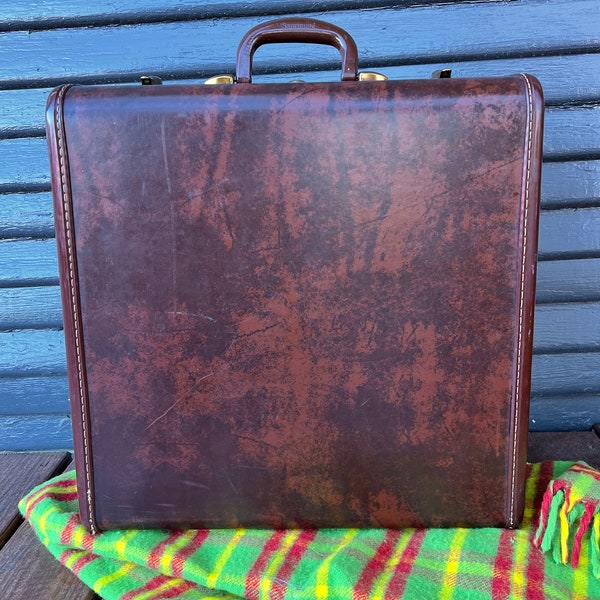 True Vintage Chocolate Brown Samsonite Square Suit Case//1950s Luxury Travel  Bag//Large Hard side Mid Century Suitcase//18 X 18 X 9//No Key