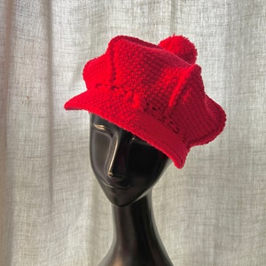 Echte Vintage jaren 1960 Handgebreide Carnaby-stijl Hoed//Helderrode Jaunty Knit Brimmed 7-sectie Mod Dameshoed met Pom Pom bovenop/Rode jaren '70 Mod Hoed