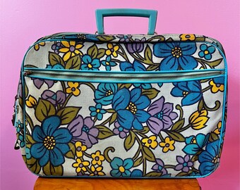 Super Cute True Vintage 1970s Floral Suitcase//Small Canvas+Metal Mod Floral Suitcase//Turquoise, Blue and Green Mod Floral Print Suitcase