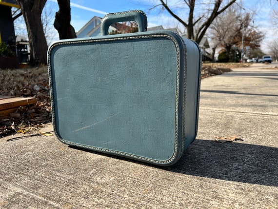 True Vintage 1950s Oshkosh Luggage Small Suitcase… - image 1