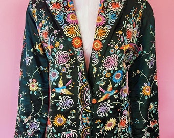 Vintage 1990s Boho All-Over Embroidered Women's Black Satin Blazer//Maximalist Floral and Bird Motif on Silk Satin//Peaked Lapels//US Sm-Md