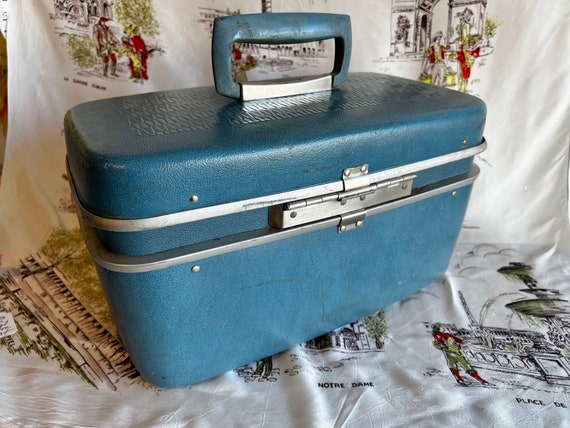 Vintage Train Case//1960s Blue Cosmetic Travel Ma… - image 3