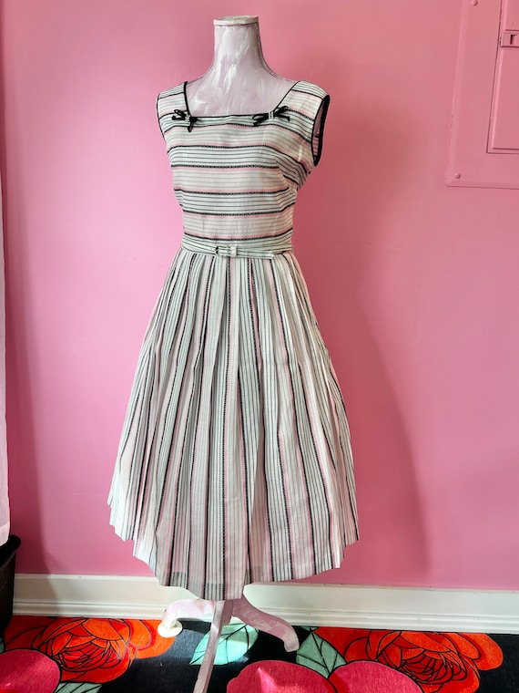 True Vintage 1950s White, Pink and Black Stripe F… - image 8