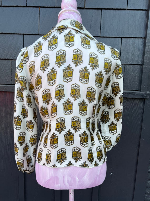 Vintage 1950-60s Silk Dressy Crest Motif Blouse//… - image 3