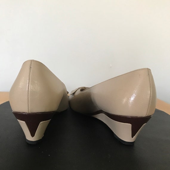 Vintage Classic 1980s Beige Wedges//Classic 80s C… - image 4