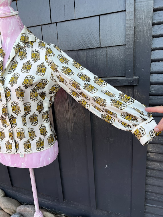 Vintage 1950-60s Silk Dressy Crest Motif Blouse//… - image 5