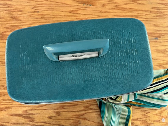 Vintage Train Case//1960s Blue Cosmetic Travel Ma… - image 2