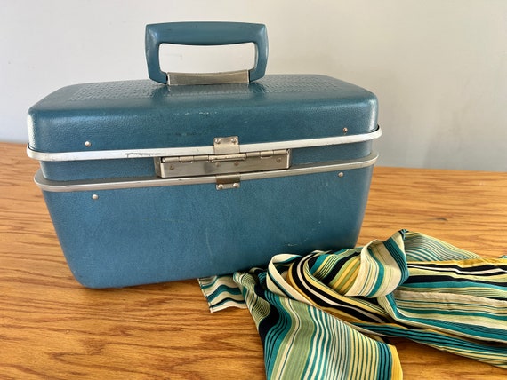 Vintage Train Case//1960s Blue Cosmetic Travel Ma… - image 8