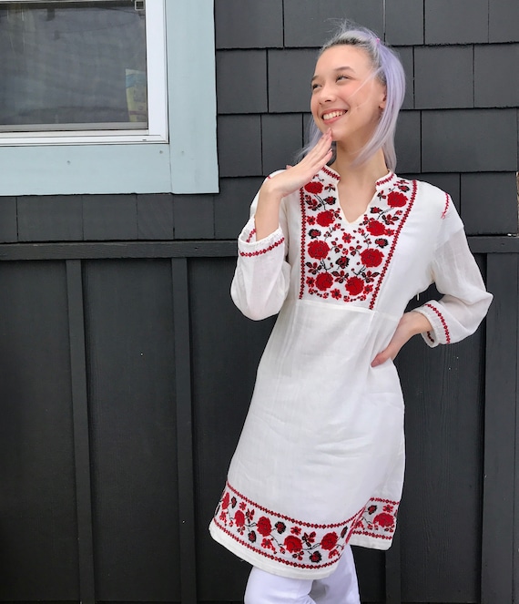 Vintage 1990s Boho Peasant Embroidered Dress// Luc